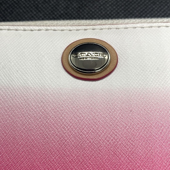 🩷🤍COACH🩷🤍RARE Pink/White Ombre Wristlet/Like New - Picture 3 of 6